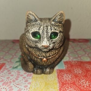 Windstone Editions Crouching Cat Figurine Statue Candle Holder
